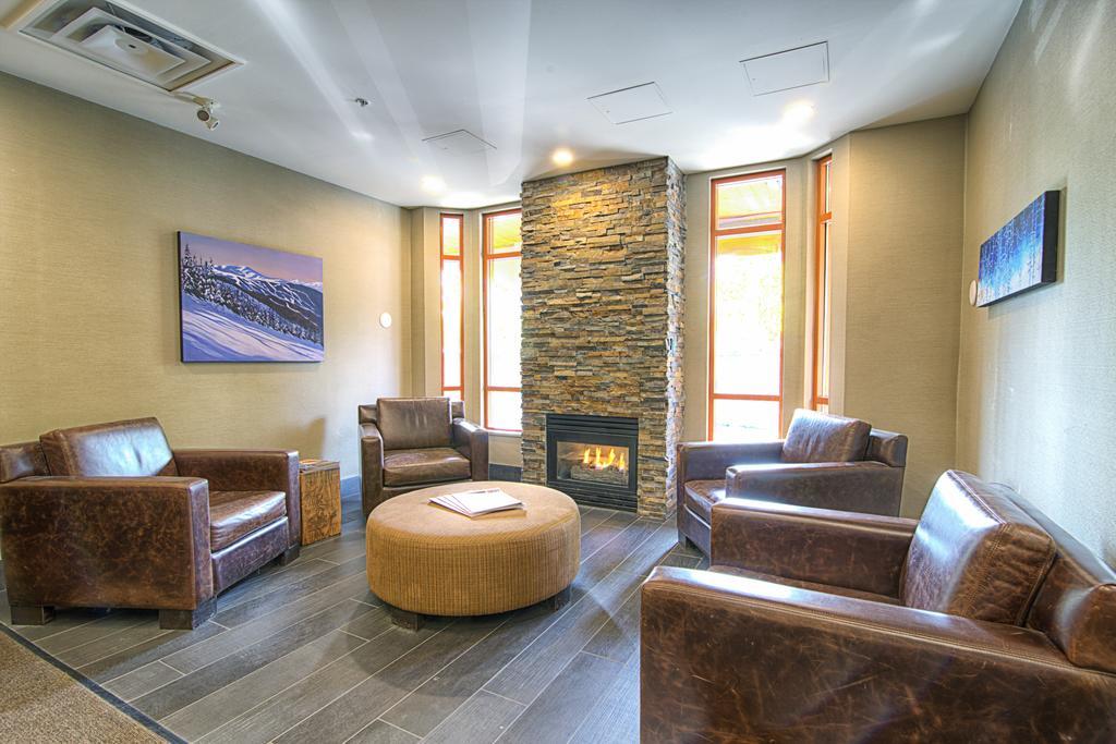Whistler Town Plaza By Latour Hotels And Resorts Eksteriør bilde