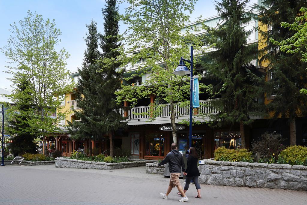 Whistler Town Plaza By Latour Hotels And Resorts Eksteriør bilde